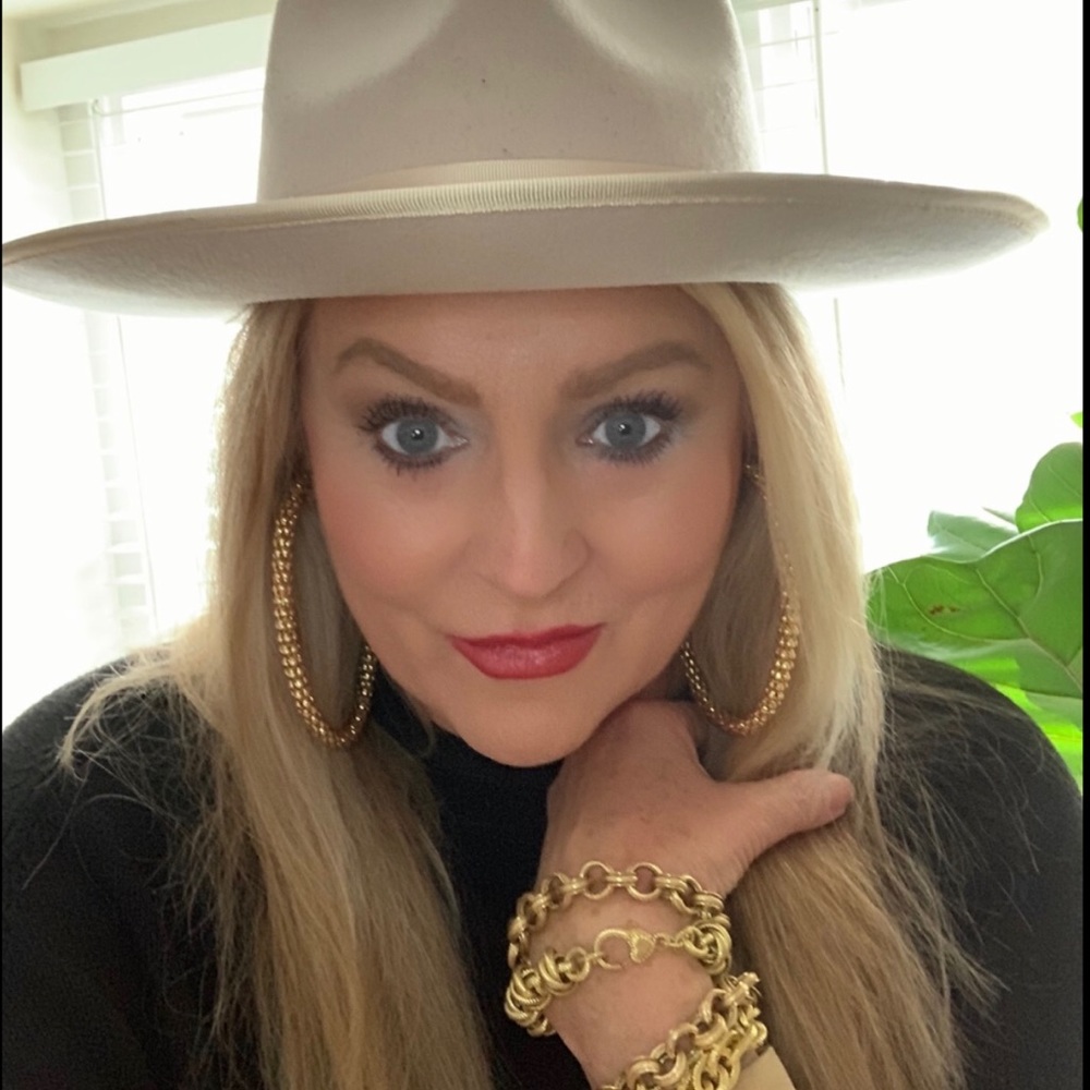 YAY🎉🎉I'm a POSH AMBASSADOR WELCOME TO MY CLOSET - Picture 7 of 7
